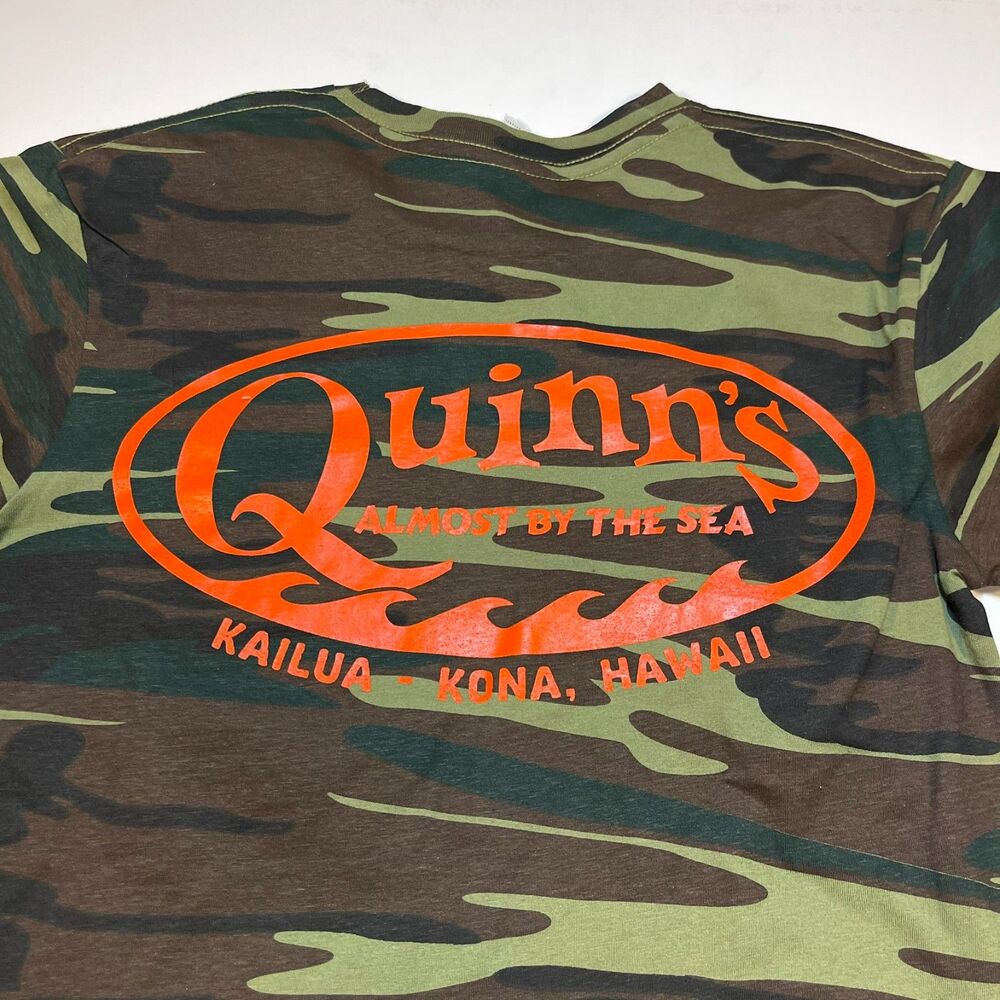 NEW QUINNS Almost by the Sea Kailua Kona Hawaii Camo Bar Restaurant T Shirt Sz S